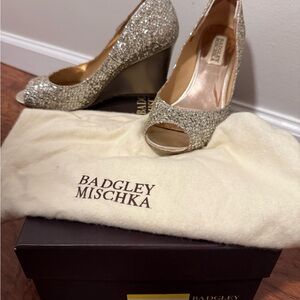 Badgley Mischka Gold Glitter Peep-Toe Wedge Pumps